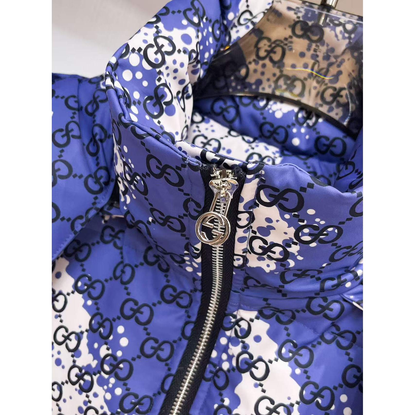 <p>GUCCI 秋冬新款羽绒服(藍)</p>