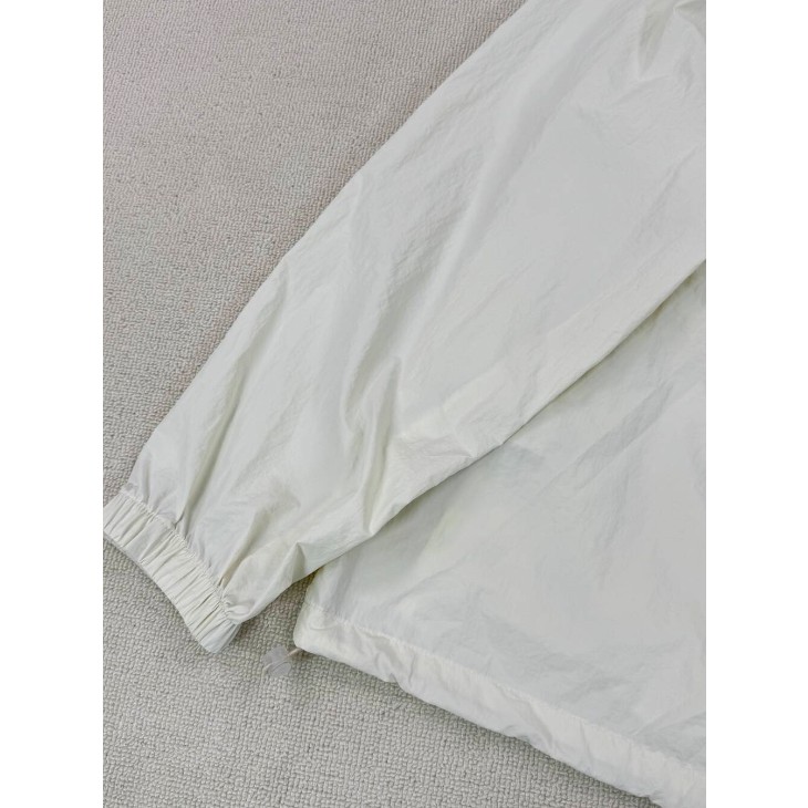 <p>ON 透氣防風防曬服</p>