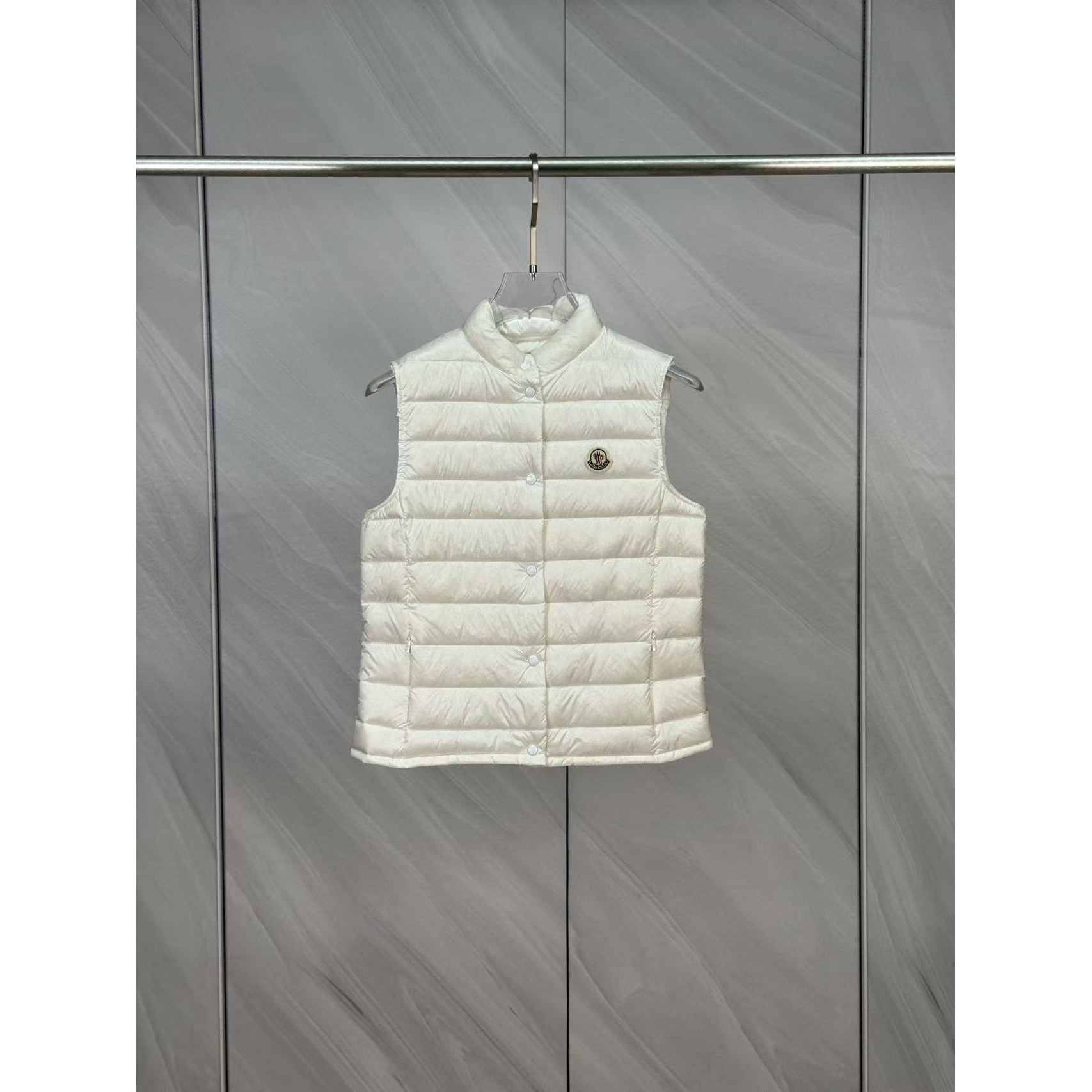 <p>Moncler Liane女士立领羽绒服(白)</p>