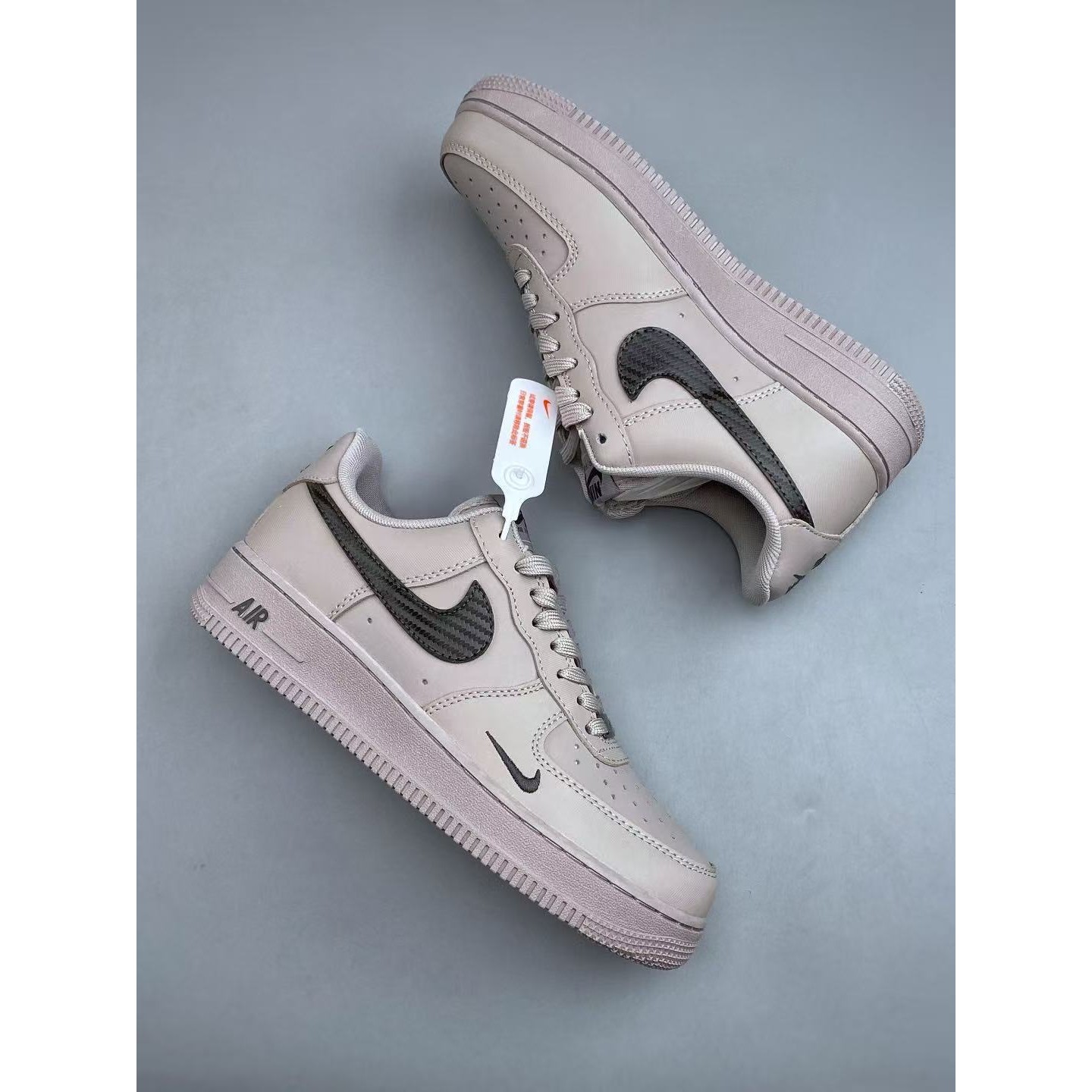 <p>NIKE AIR FORCE 1 LOW&nbsp; 运动鞋</p>