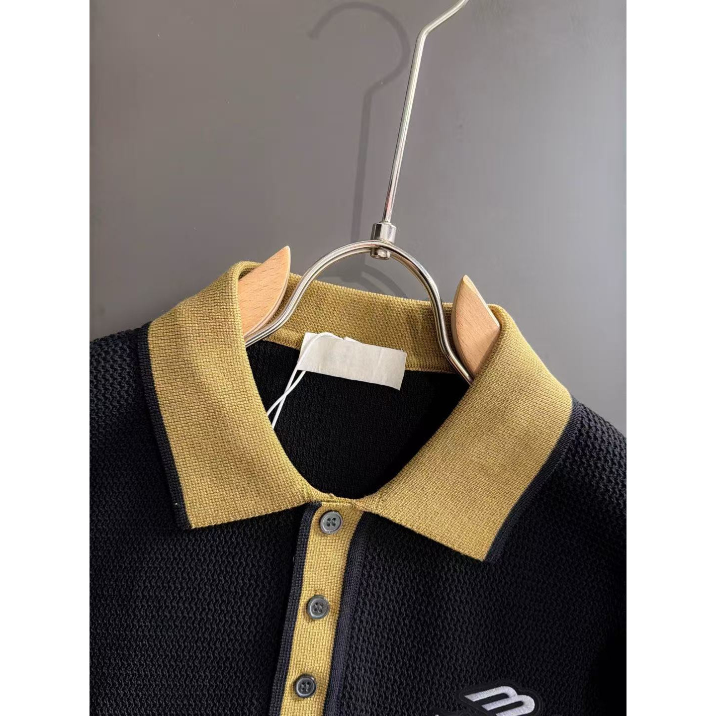 <p>Balenciaga 男款短袖T恤黑色(786945)</p>