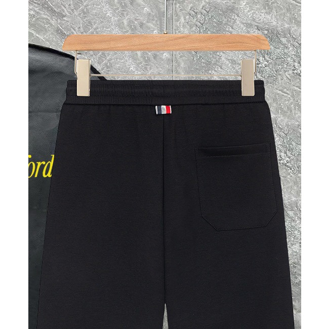 <p>MONCLER 休闲短裤(黑)</p>