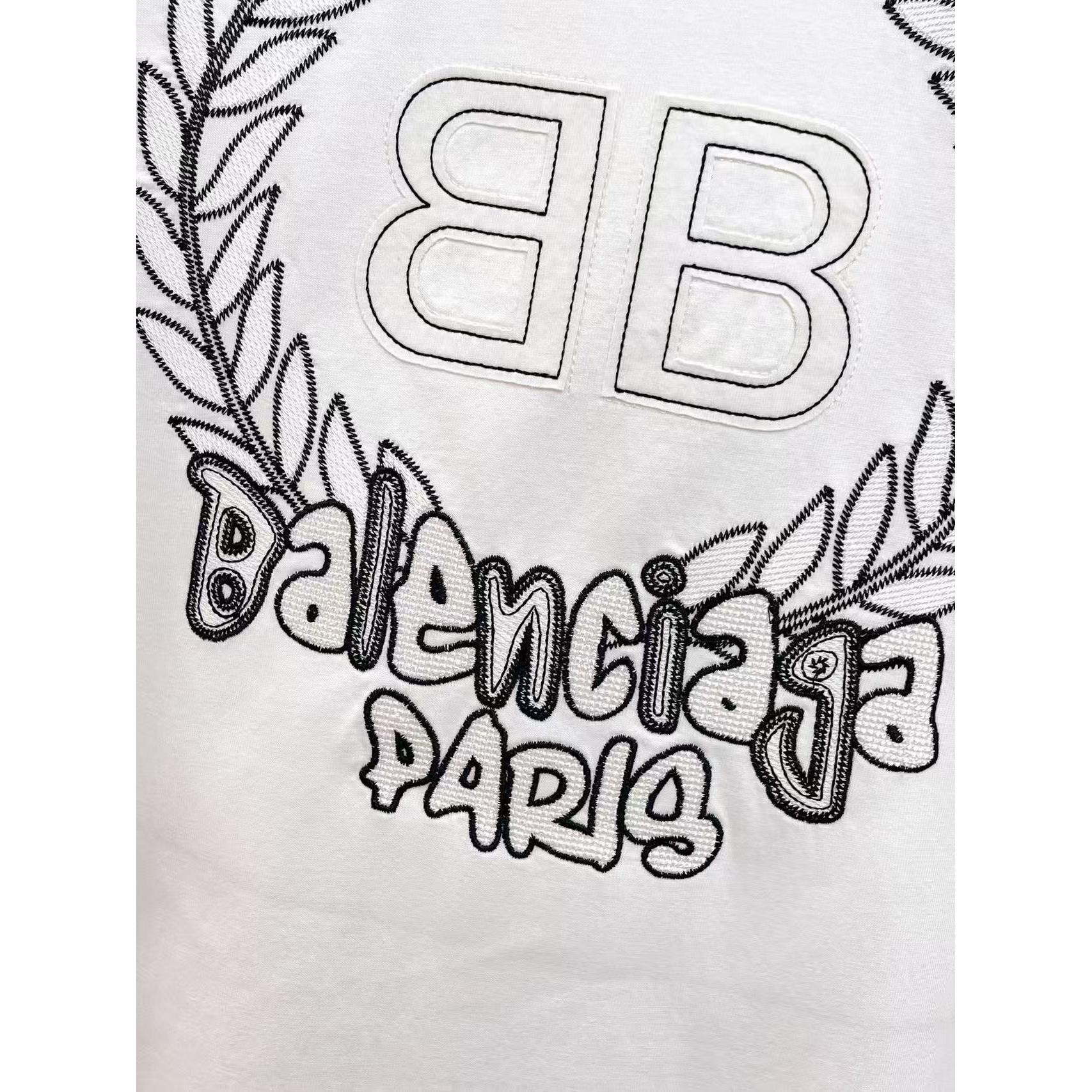 <p>Balenciaga 专柜新款短袖T恤(白)</p>