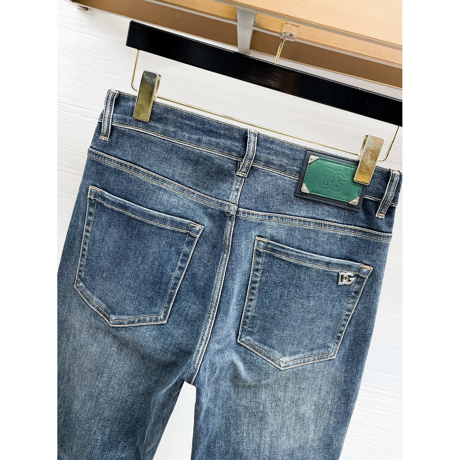 <p>D&amp;G&nbsp;高品质牛仔裤(藍)</p>