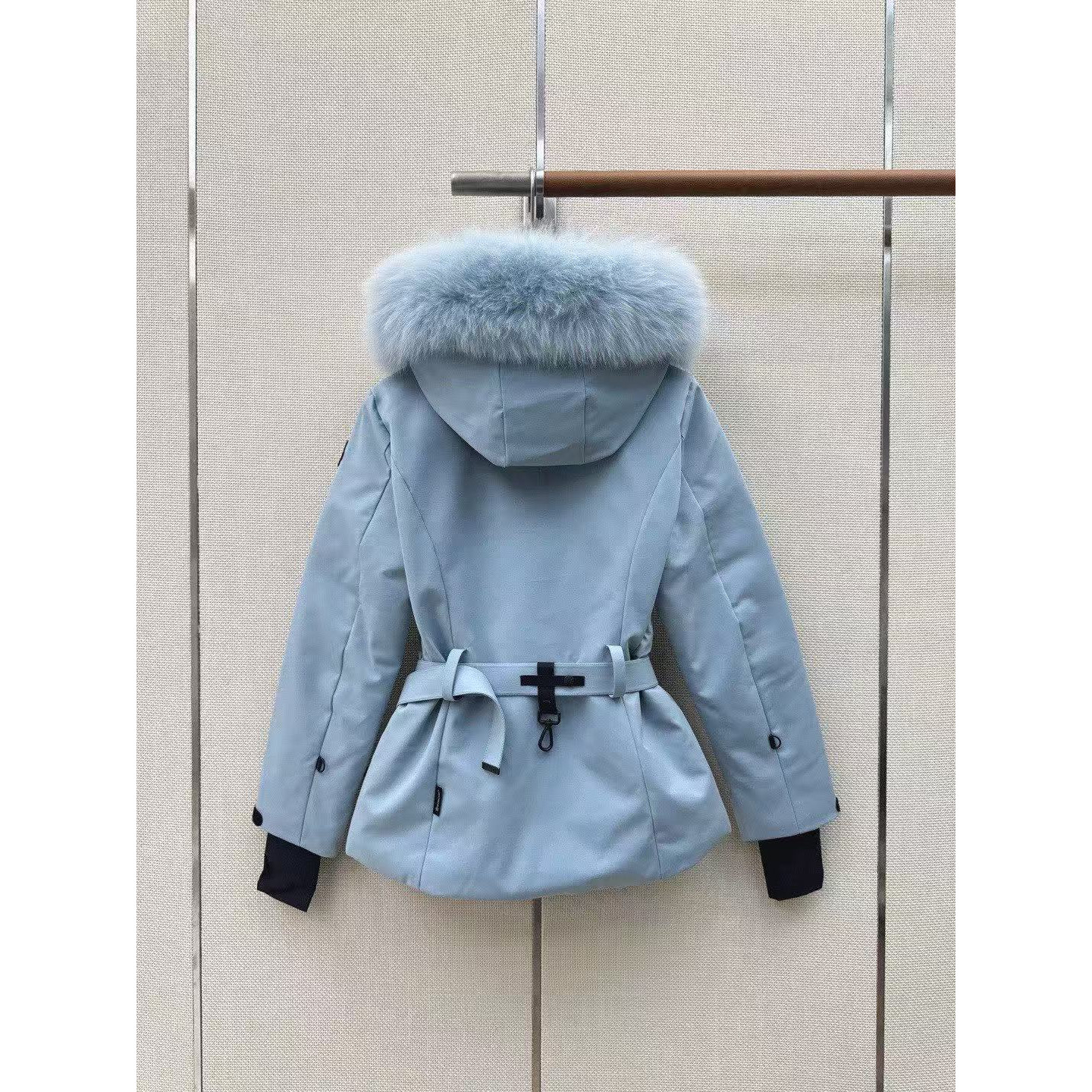 <p>MONCLER 经典Celac短款收腰羽绒滑雪服(天藍)</p>