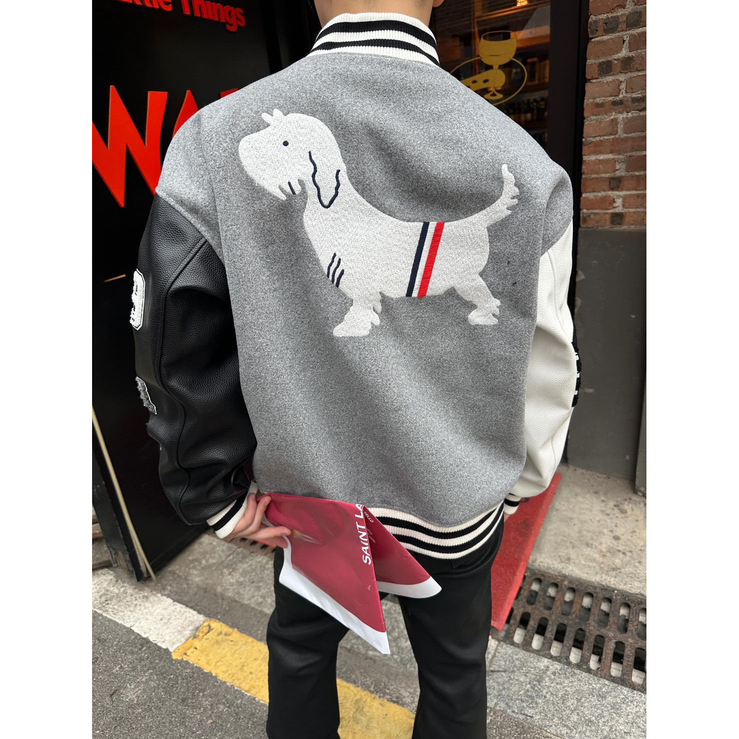 <p>Thom Browne 多元素刺绣四杠棒球服夹克外套<br />
&nbsp;</p>