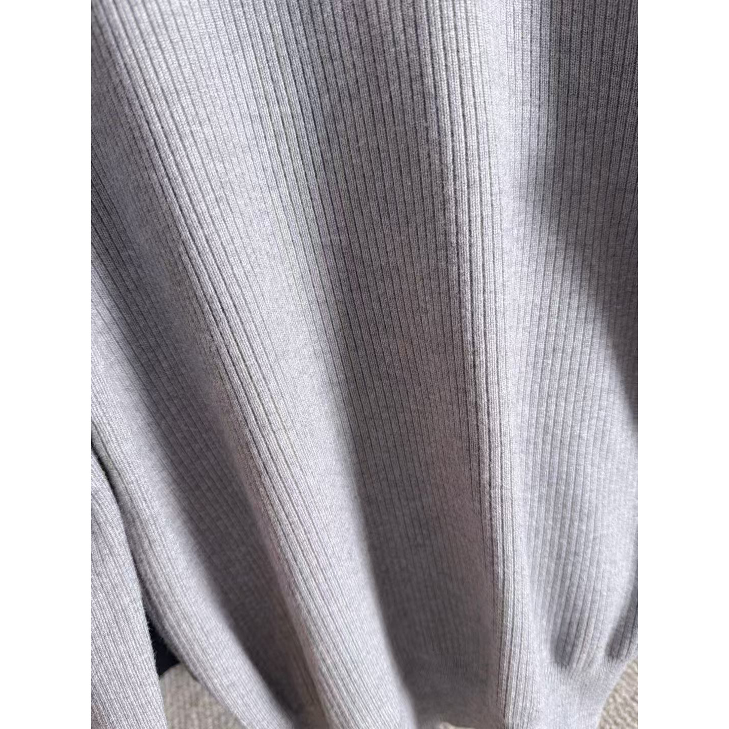 <p>GUCCI 秋冬官网最新毛衣(灰)</p>
