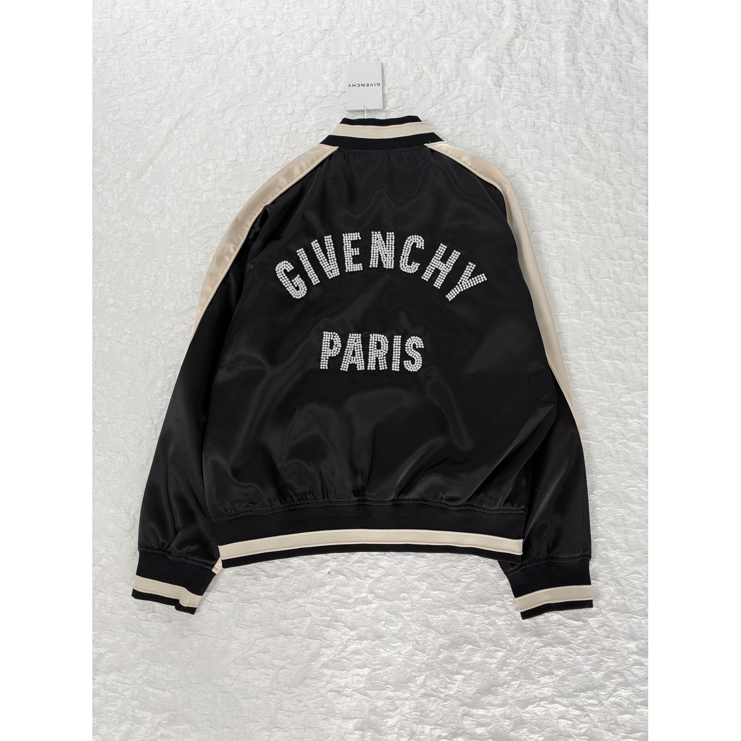 <p>Givenchy 拼色缎面绣珠棒球夹克外套</p>