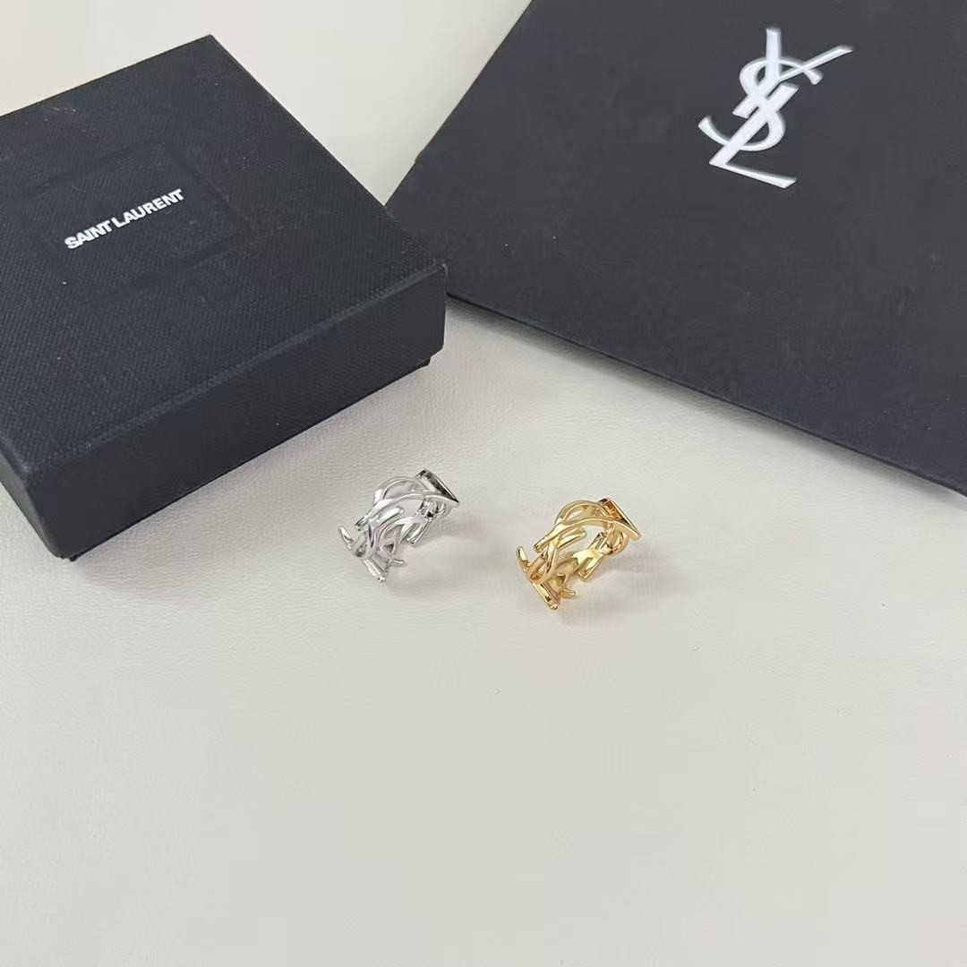 <p>YSL&nbsp;戒指</p>