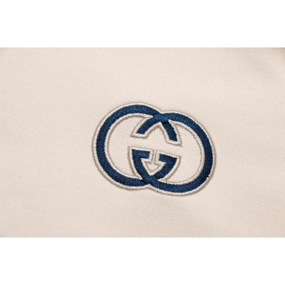 <p>Gucci&nbsp; logo绣花连帽卫衣(杏)</p>