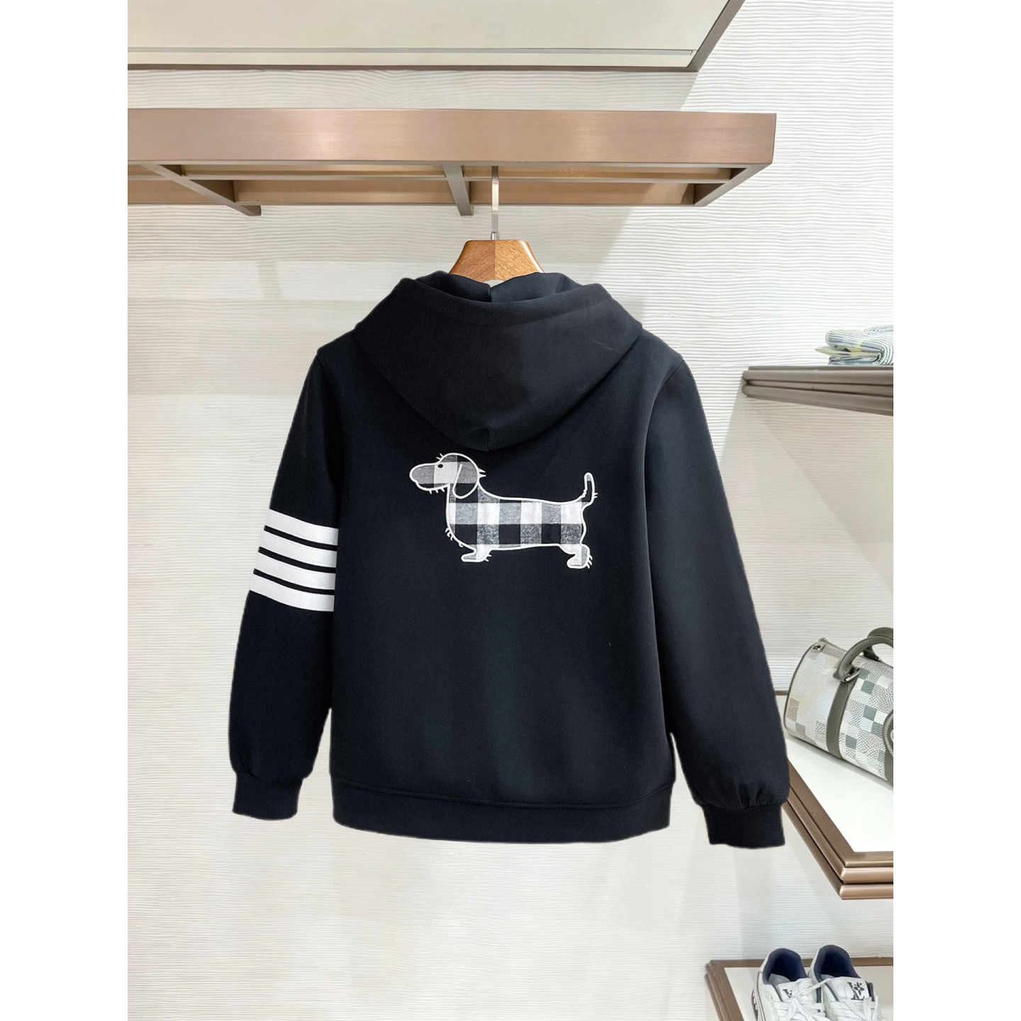<p>Thom Browne 精品外套(黑)</p>