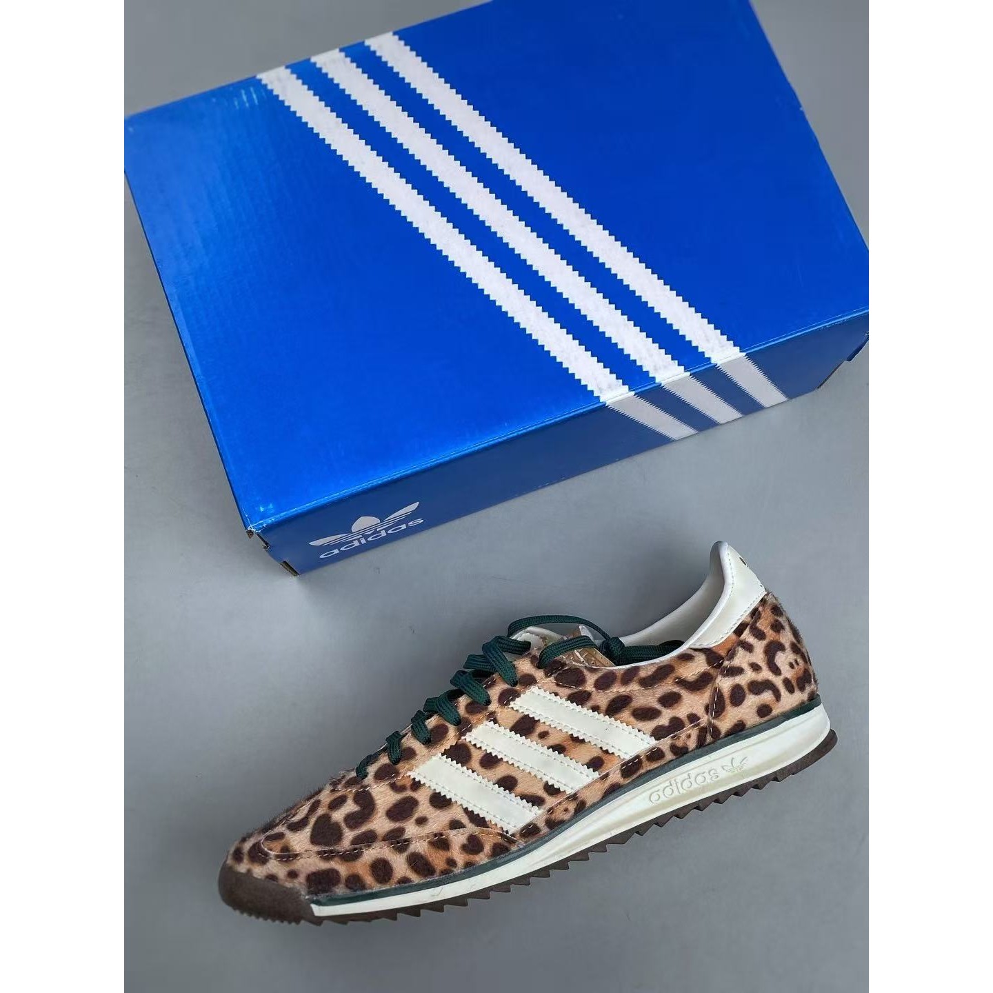 <p>Adidas 复古休闲运动鞋(豹紋)</p>