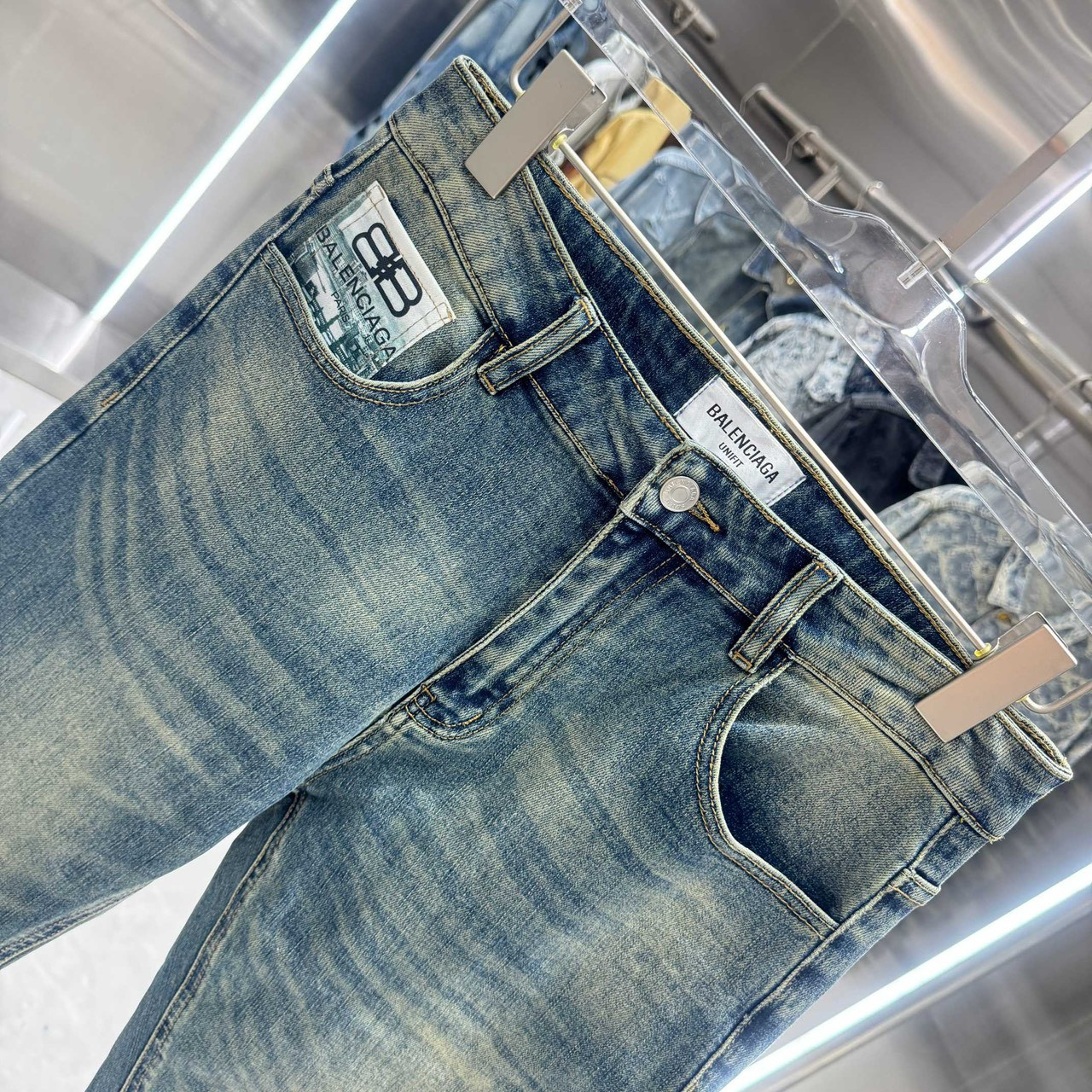 <p>Balenciaga 直筒牛仔裤(蓝色)</p>