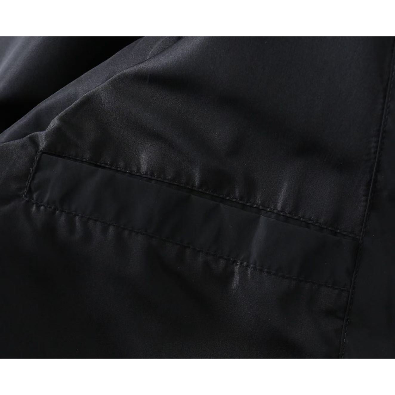 <p>BURBERRY 男士夹克外套(800823)</p>