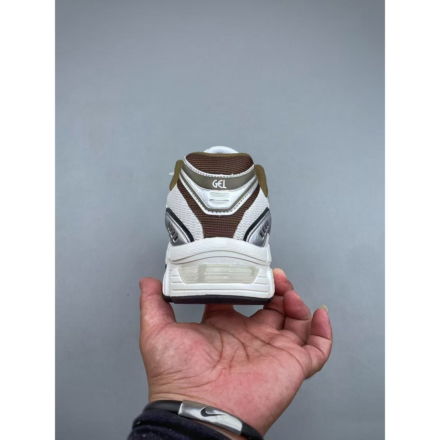 <p>ASICS GEL-STRATUS MC 舒适耐穿减震透气跑步鞋(棕)&nbsp;</p>