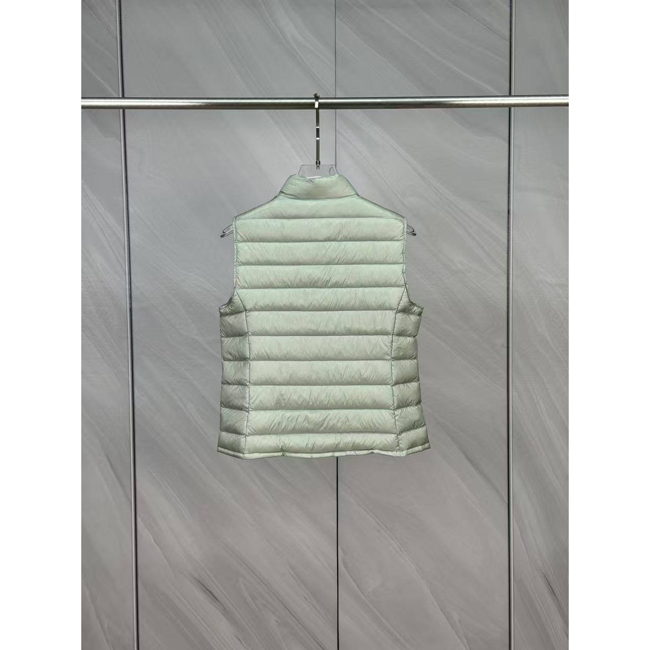 <p>Moncler Liane女士立领羽绒服(綠)</p>