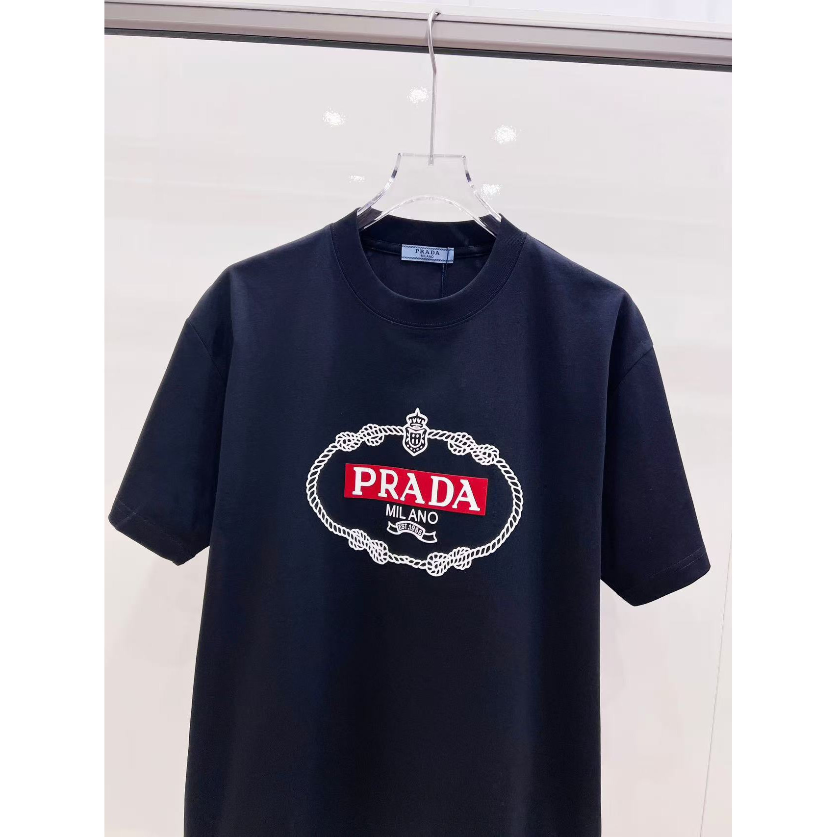 <p>PRADA 情侣休闲短袖T恤(黑)</p>
