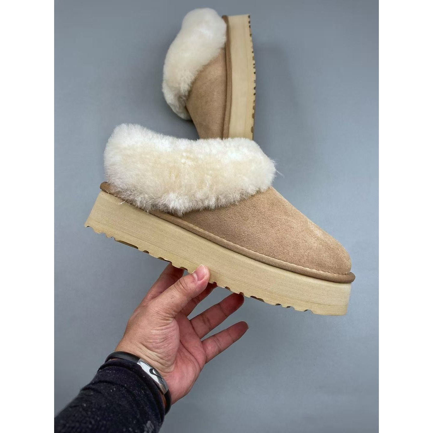 <p>UGG Tazzelle H 厚底雪地靴&nbsp;</p>