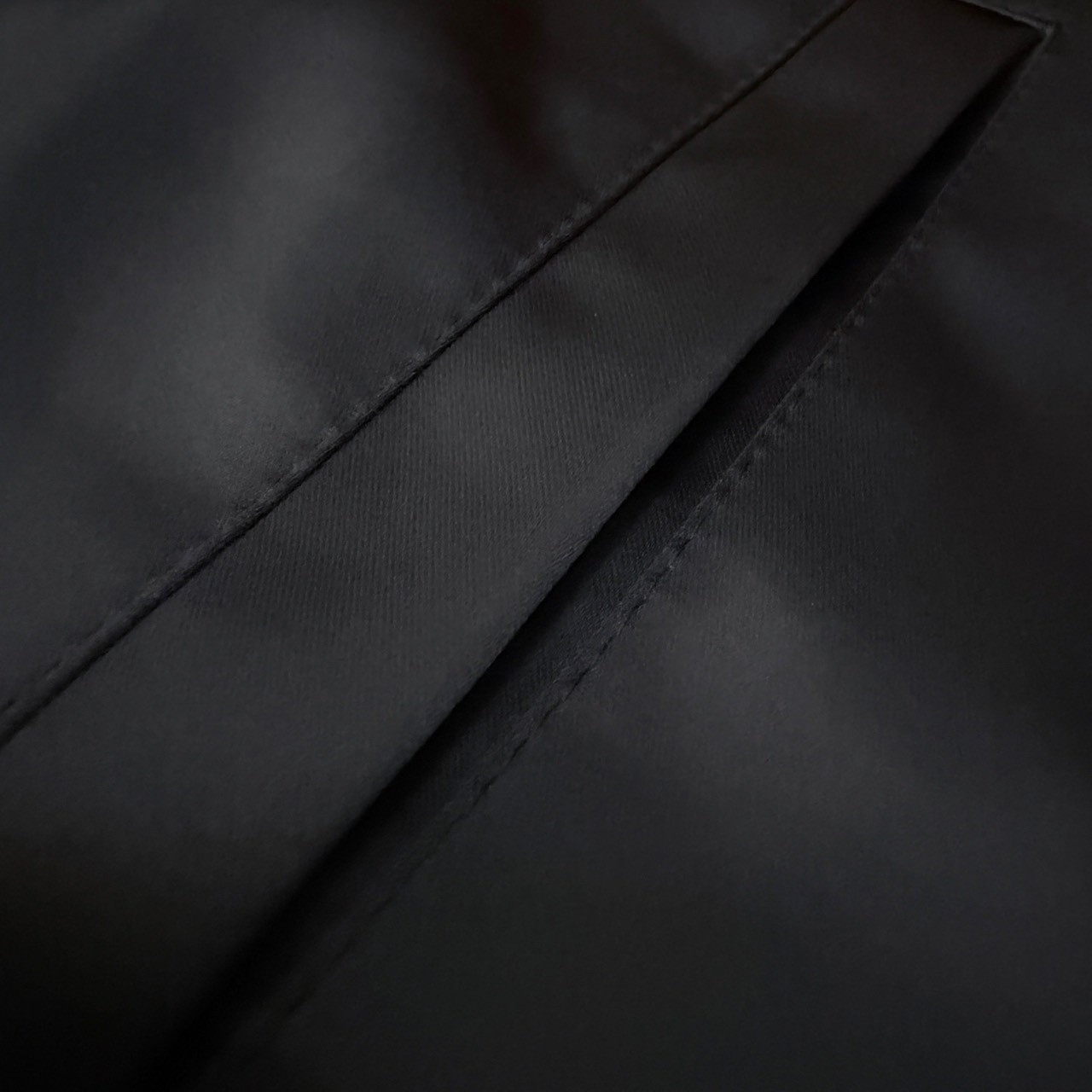 <p>Givenchy&nbsp;棒球外套</p>