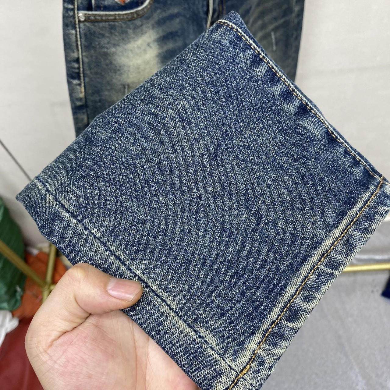 <p>Loro Piana 欧洲专柜新款修身小直筒牛仔裤</p>