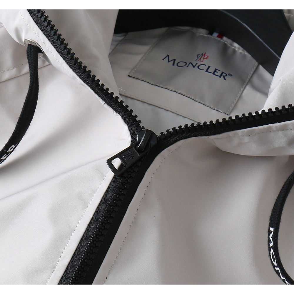 <p>MONCLER 新款男士夹克外套</p>
