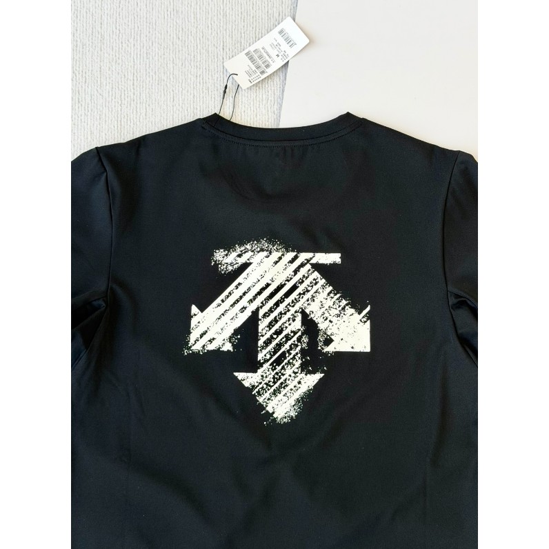<p>DESCENTE ESSENTIAL系列 長袖T恤(黑)</p>