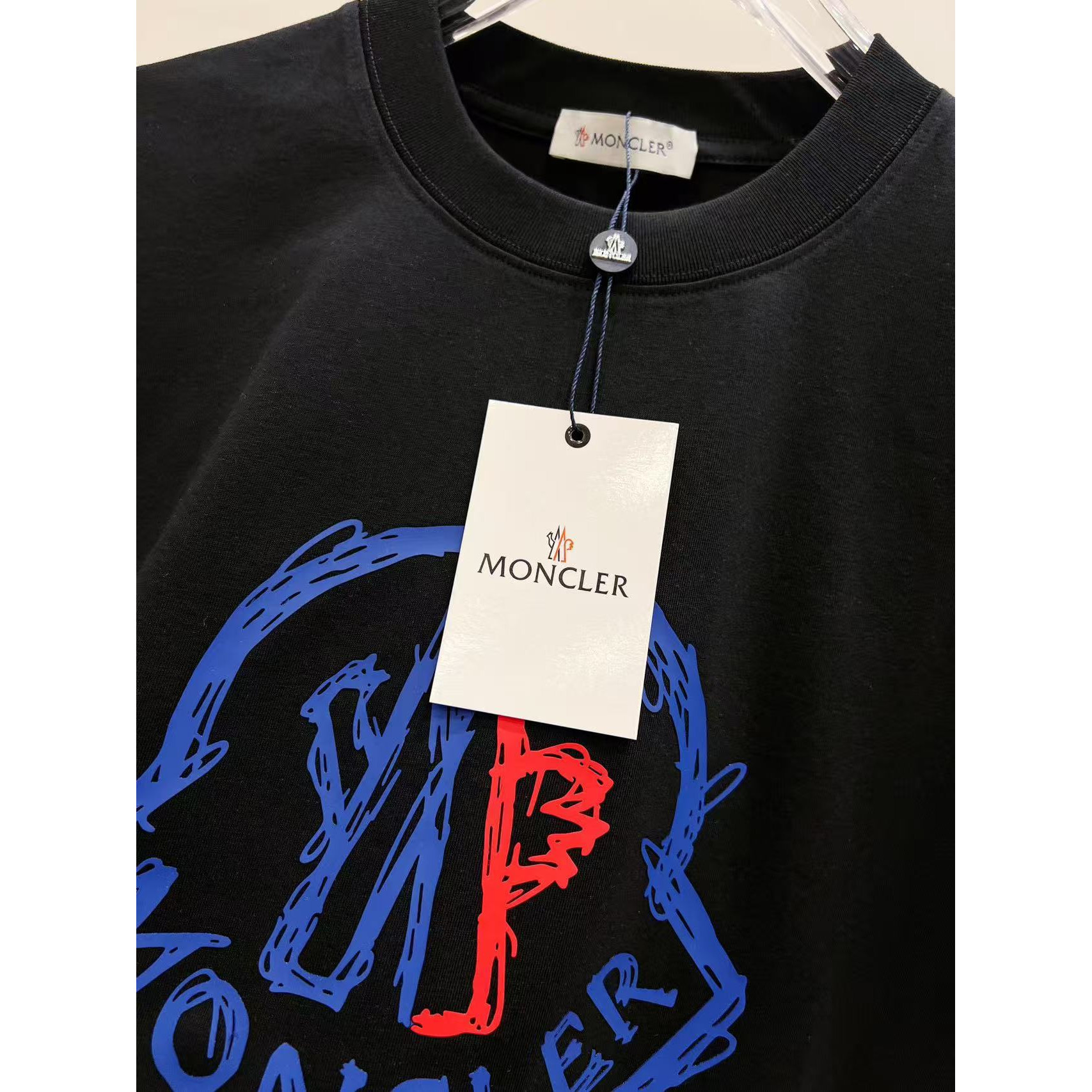 <p>Moncler 男士圆领短袖T恤(黑)</p>