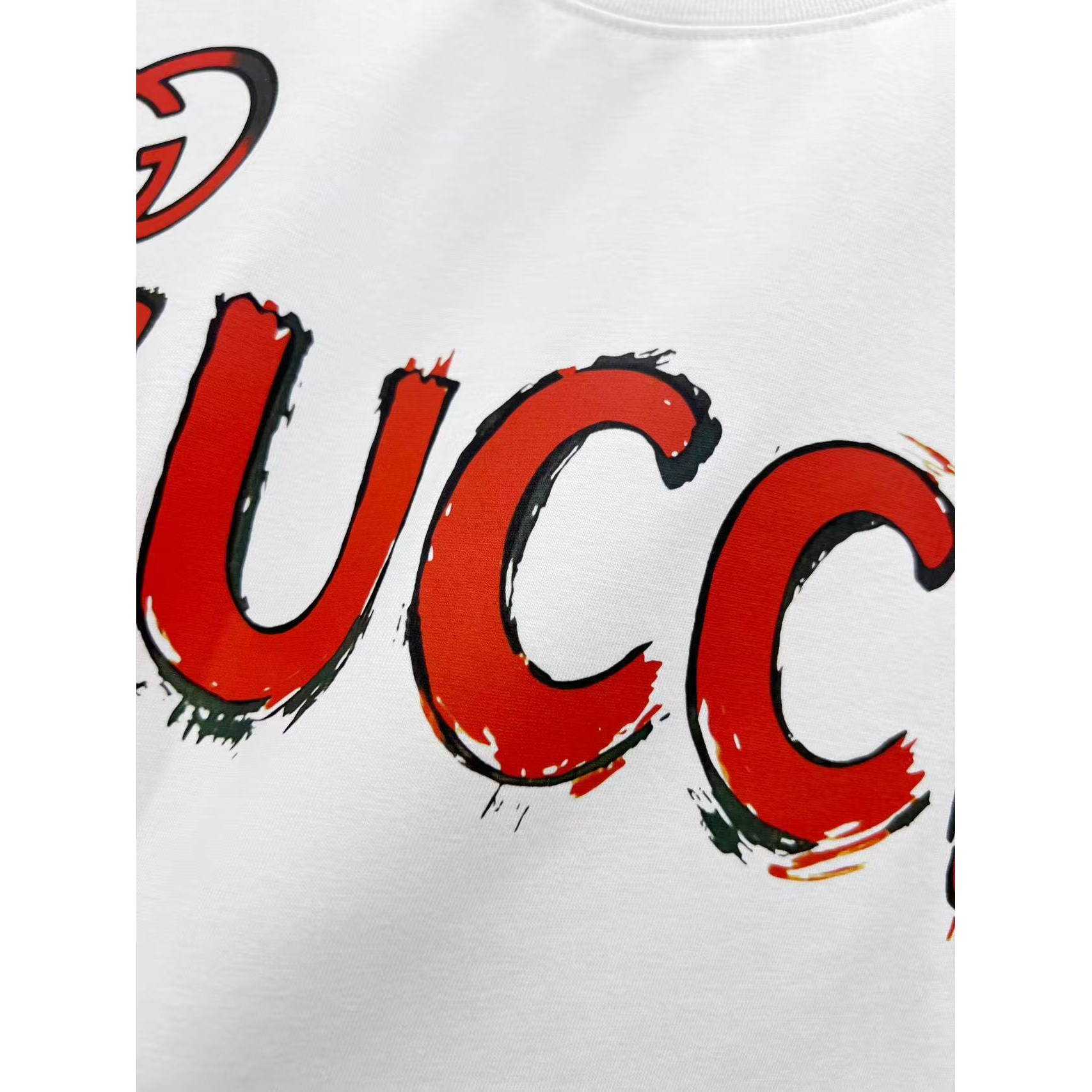 <p>GUCCI 短袖圆领T恤(白)</p>

<p>&nbsp;</p>
