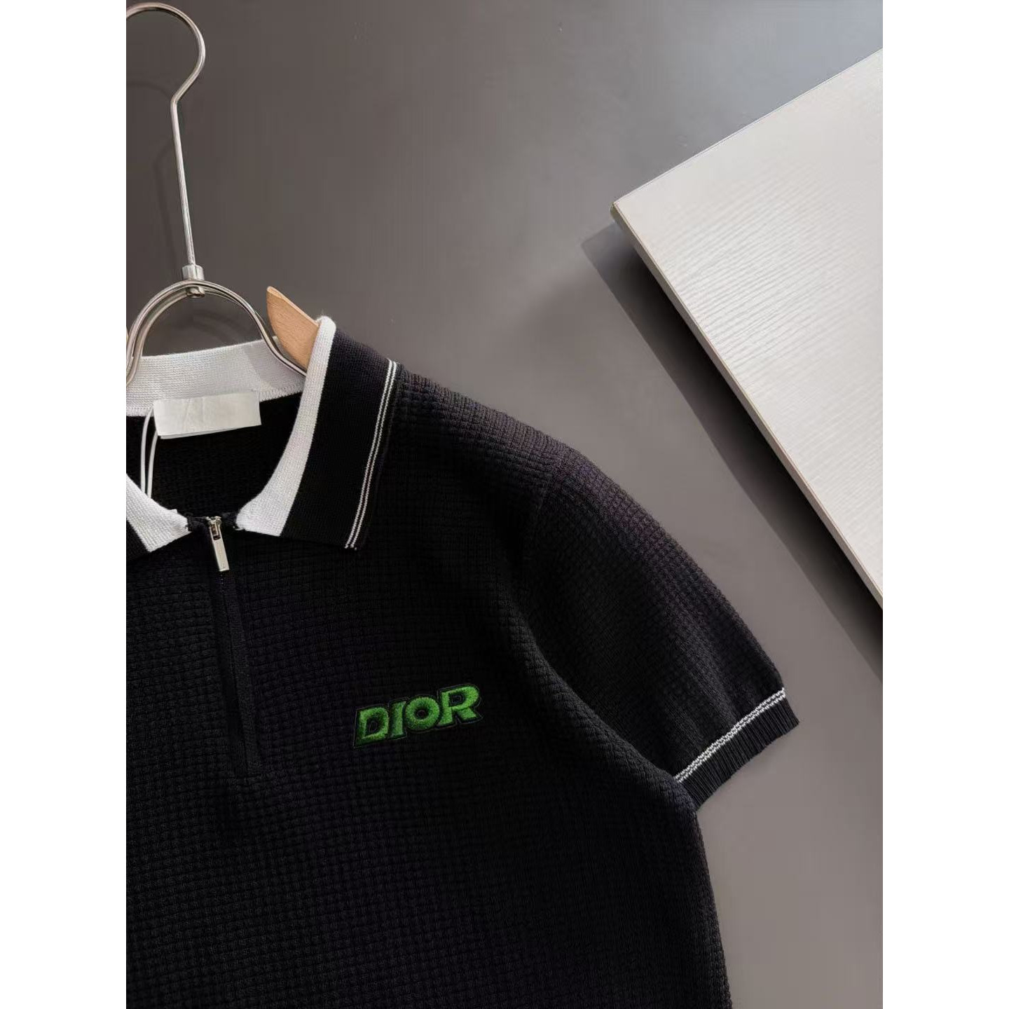 <p>DIOR 夏季新款短袖T恤(黑)</p>