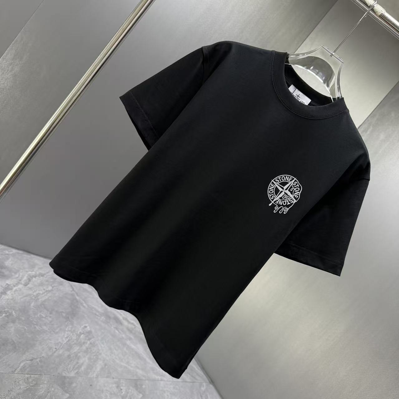 <p>Stone Island 短袖T恤(黑)</p>