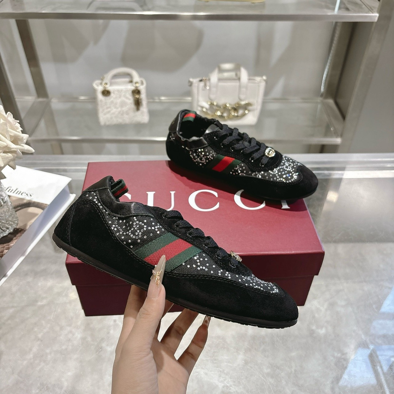 <p>GUCCI 水晶钻鞋(黑)</p>