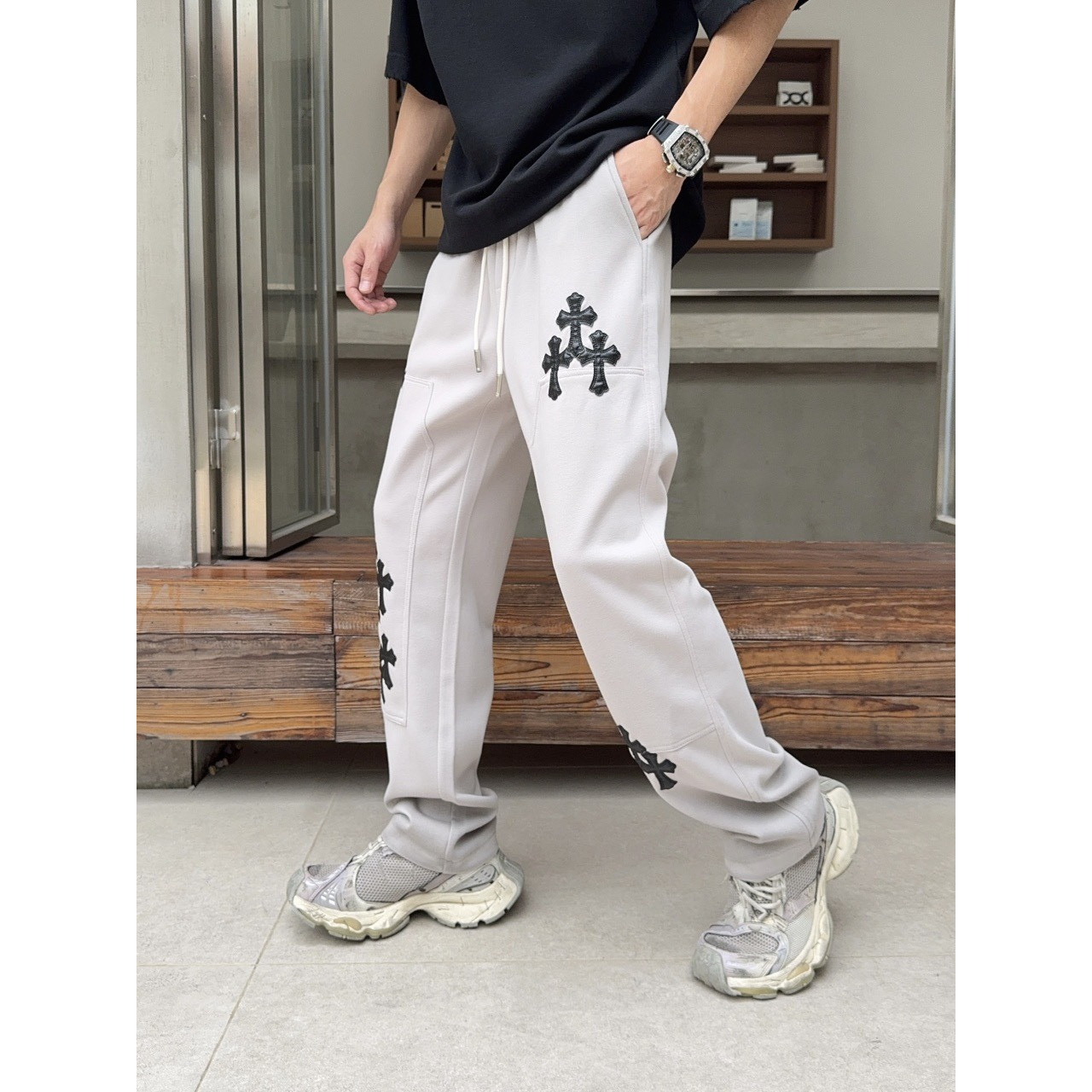 <p>&nbsp;Chrome Hearts&nbsp;休闲长裤</p>
