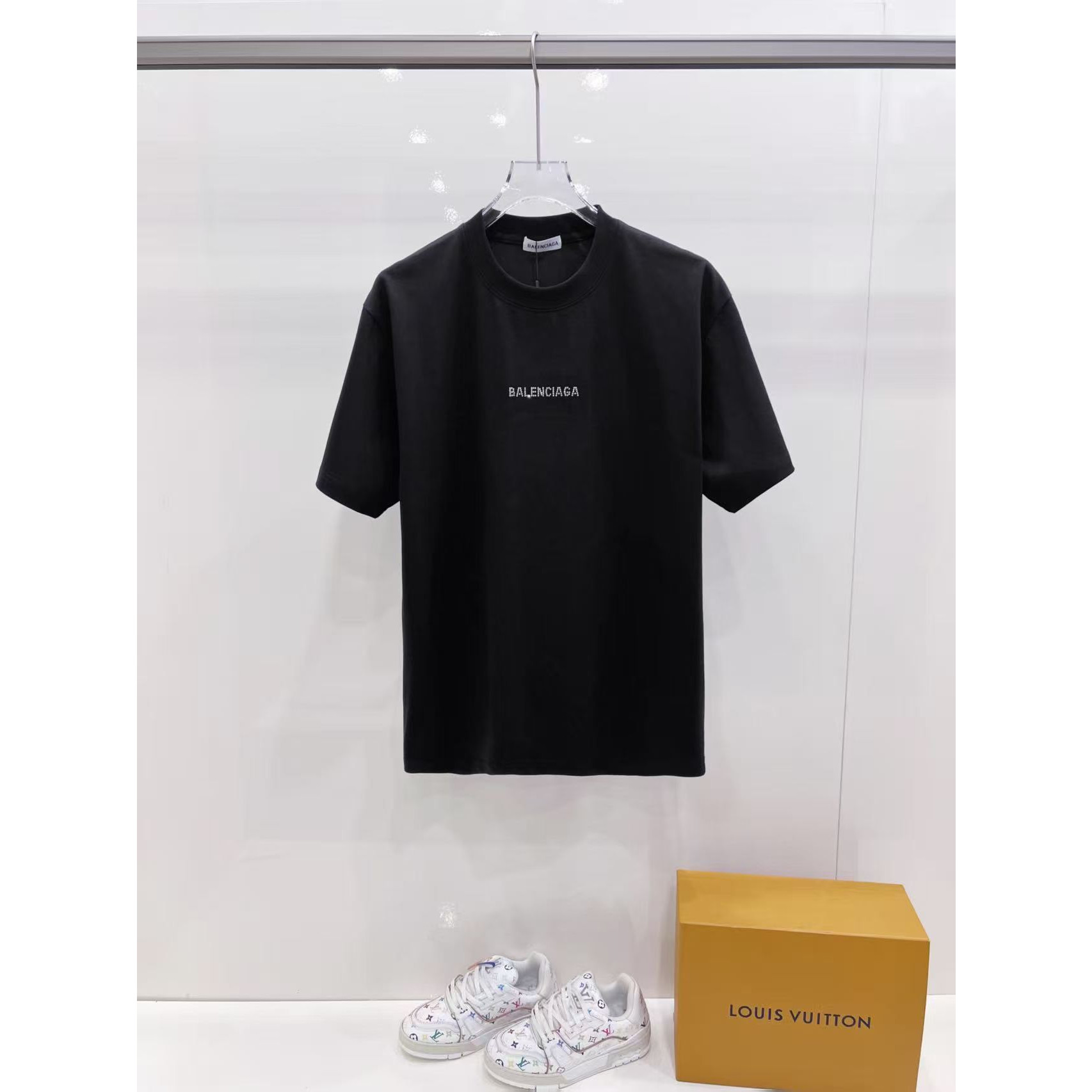 <p>Balenciaga&nbsp;短袖圆领T恤(黑)</p>
