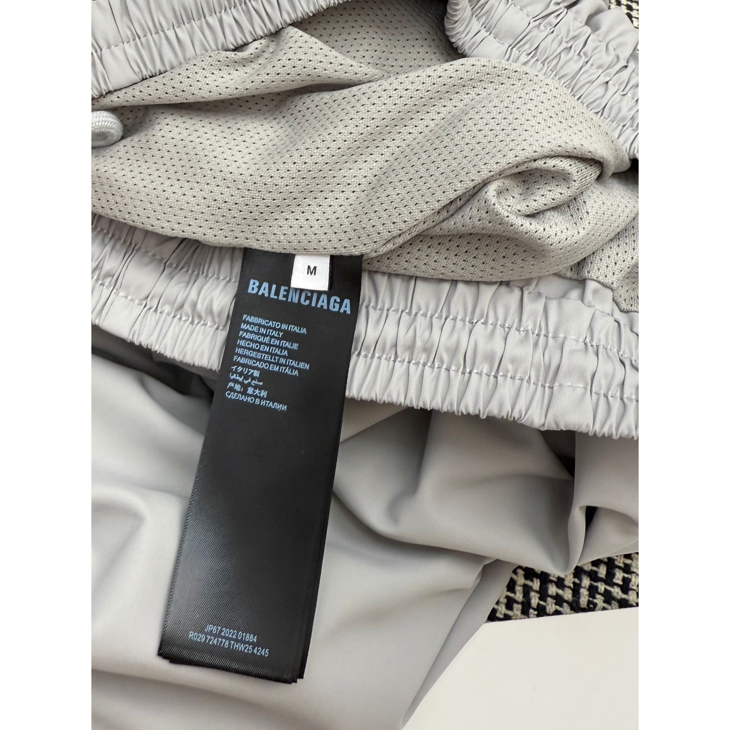 <p>Balenciaga FOOTBALL系列3B徽标刺绣运动长裤(灰)</p>