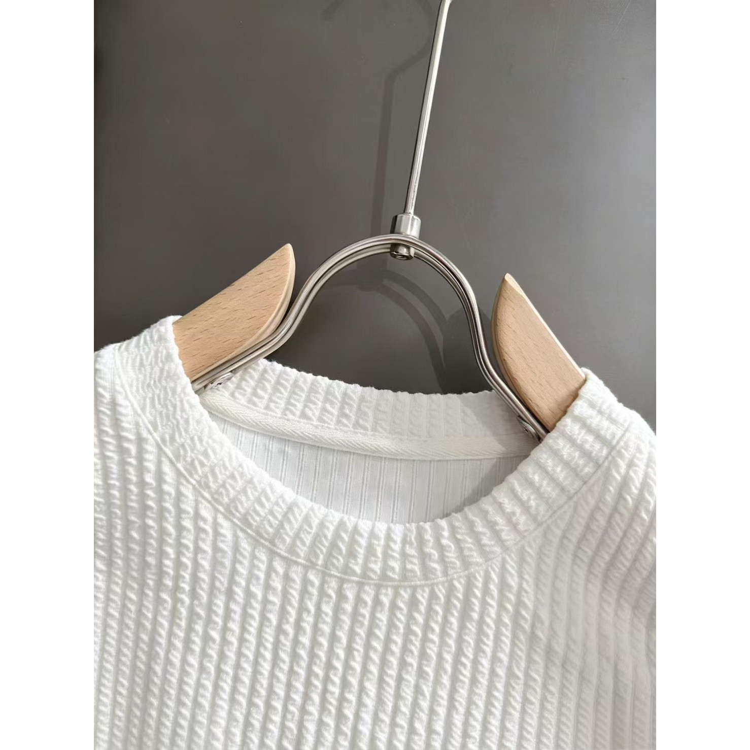 <p>Loewe 高品质男士卫衣(白)</p>