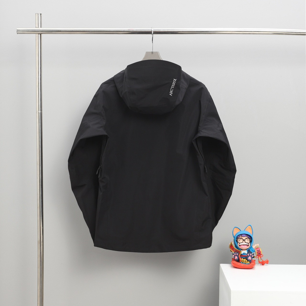 <p>Arc'teryx Bate SL 轻质透气连帽冲锋衣(黑)</p>