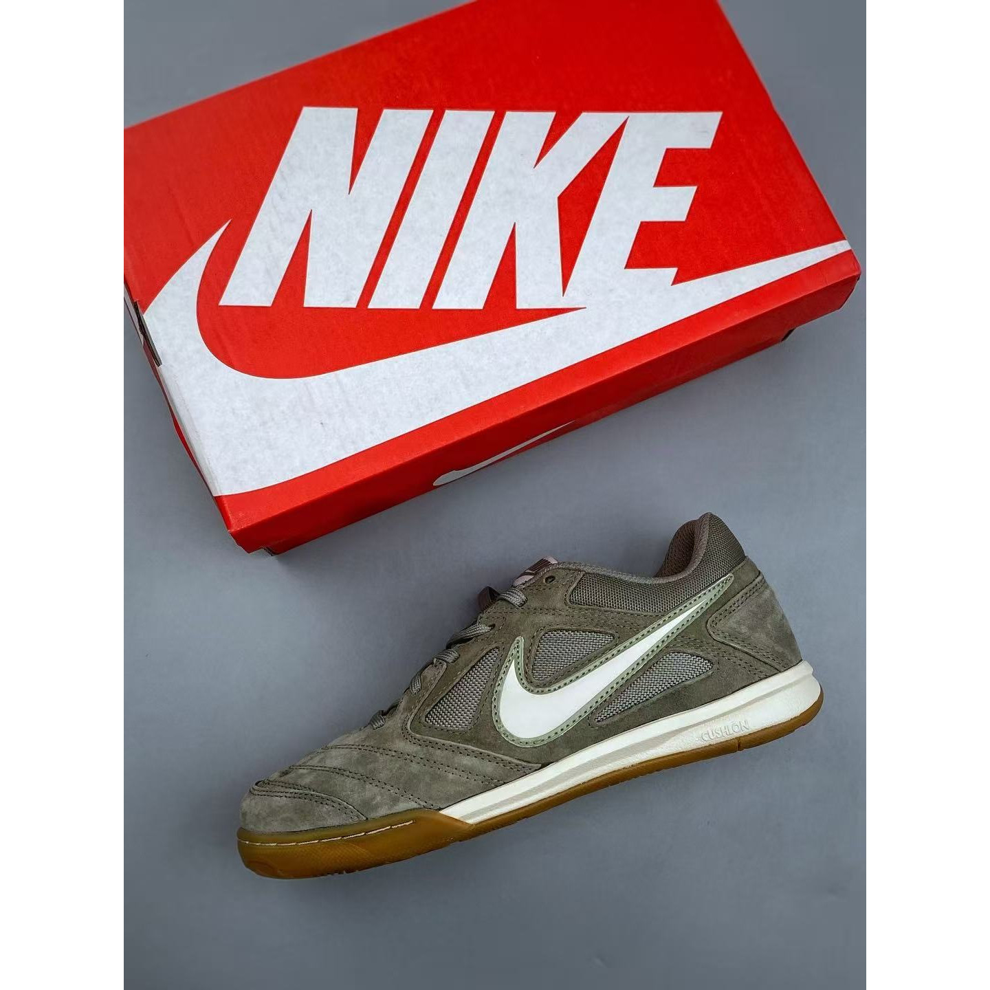 <p>NIKE GATO 低帮生活休闲鞋(軍綠)</p>