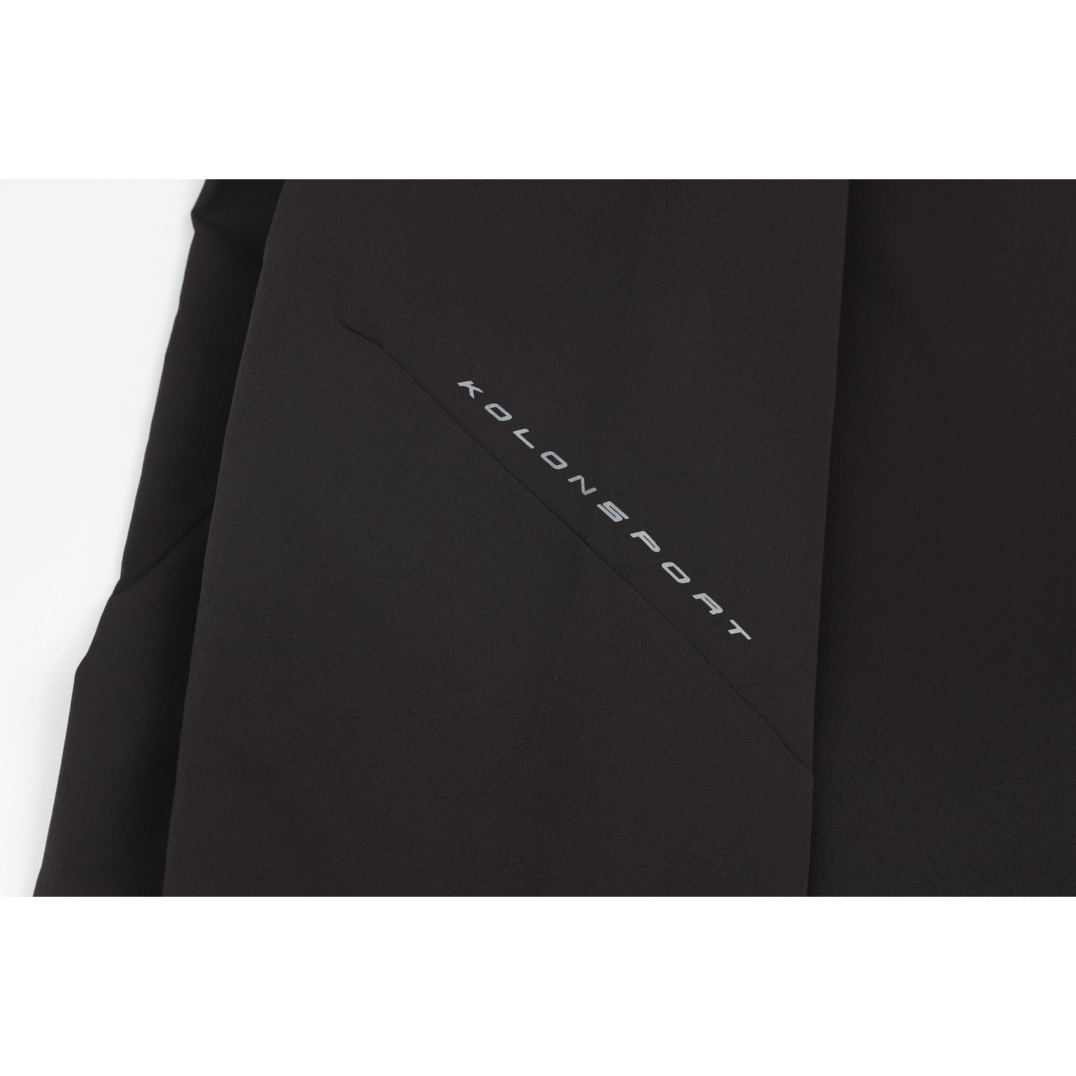 <p>Kolon Sport OT单拉链连帽冲锋衣(黑)</p>