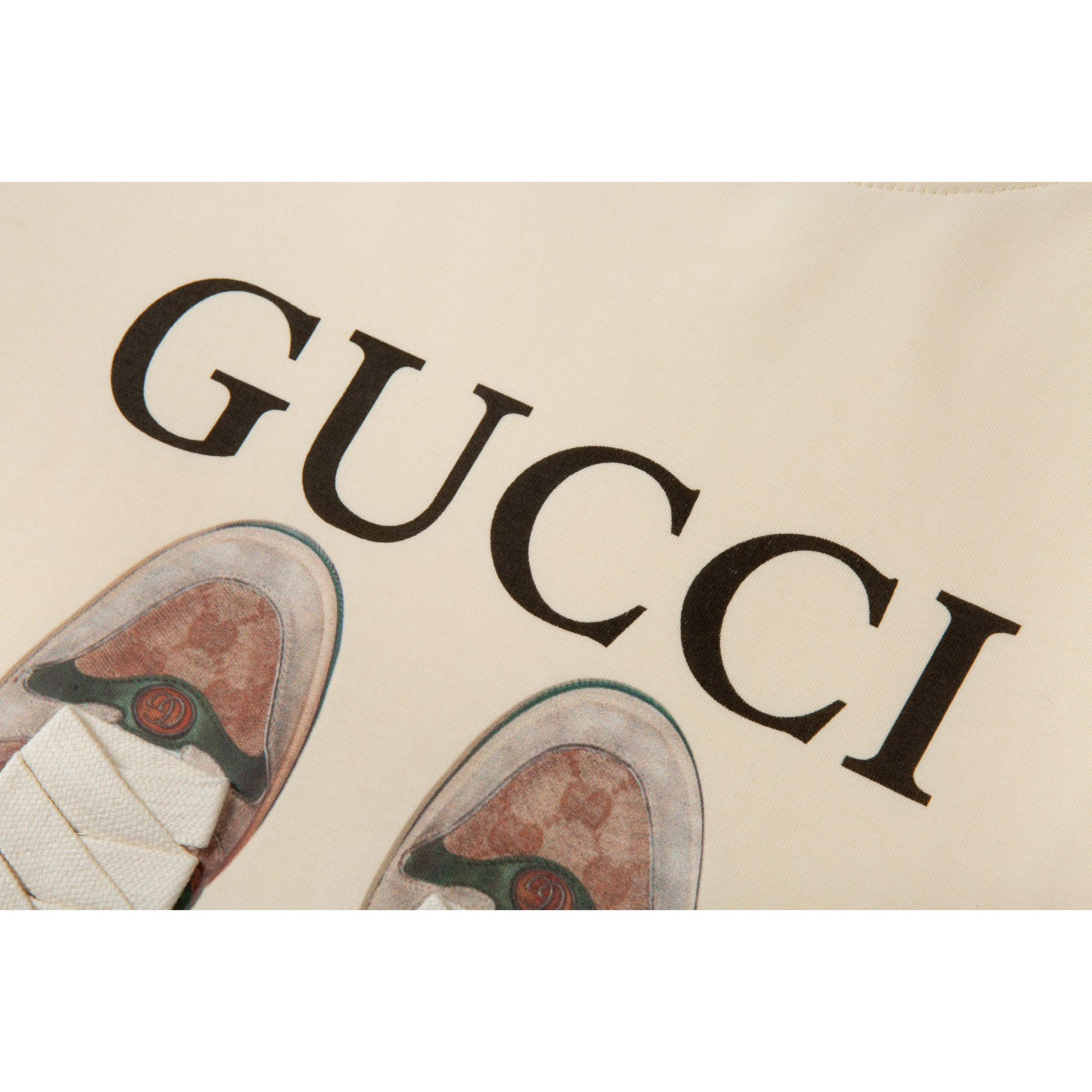 <p>GUCCI 数码印花 短袖T恤(杏)</p>