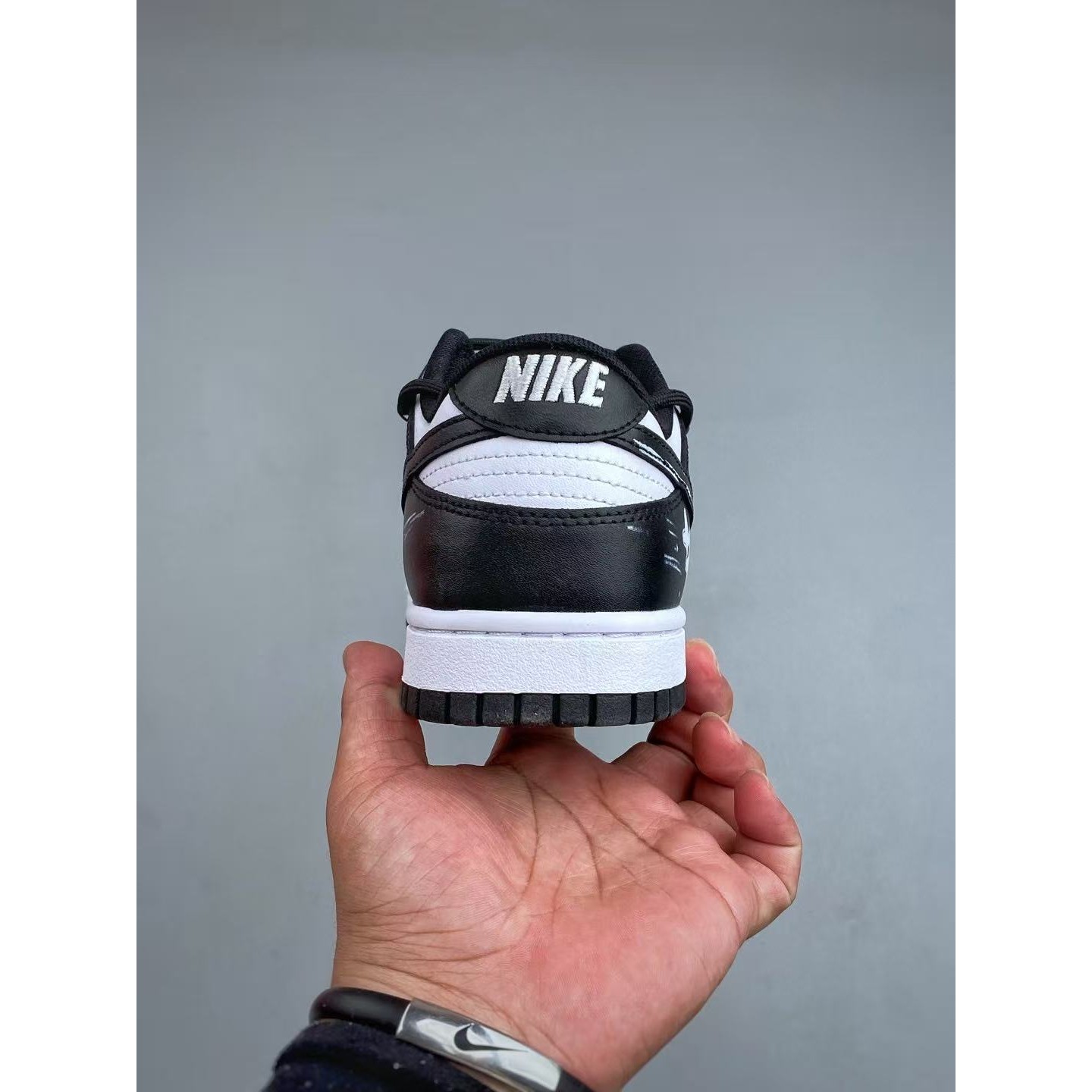 <p>Nike SB Dunk Low&nbsp; 休闲板鞋&nbsp;</p>
