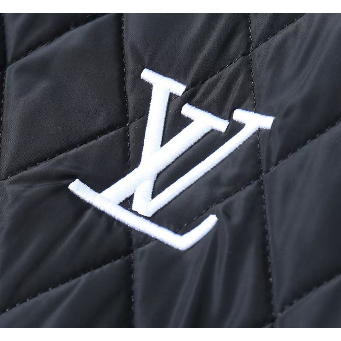 <p>LV 加厚棉服外套(黑)</p>