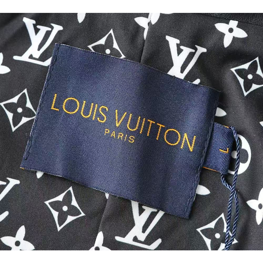 <p>LV&nbsp;男士夹克外套(800868)</p>