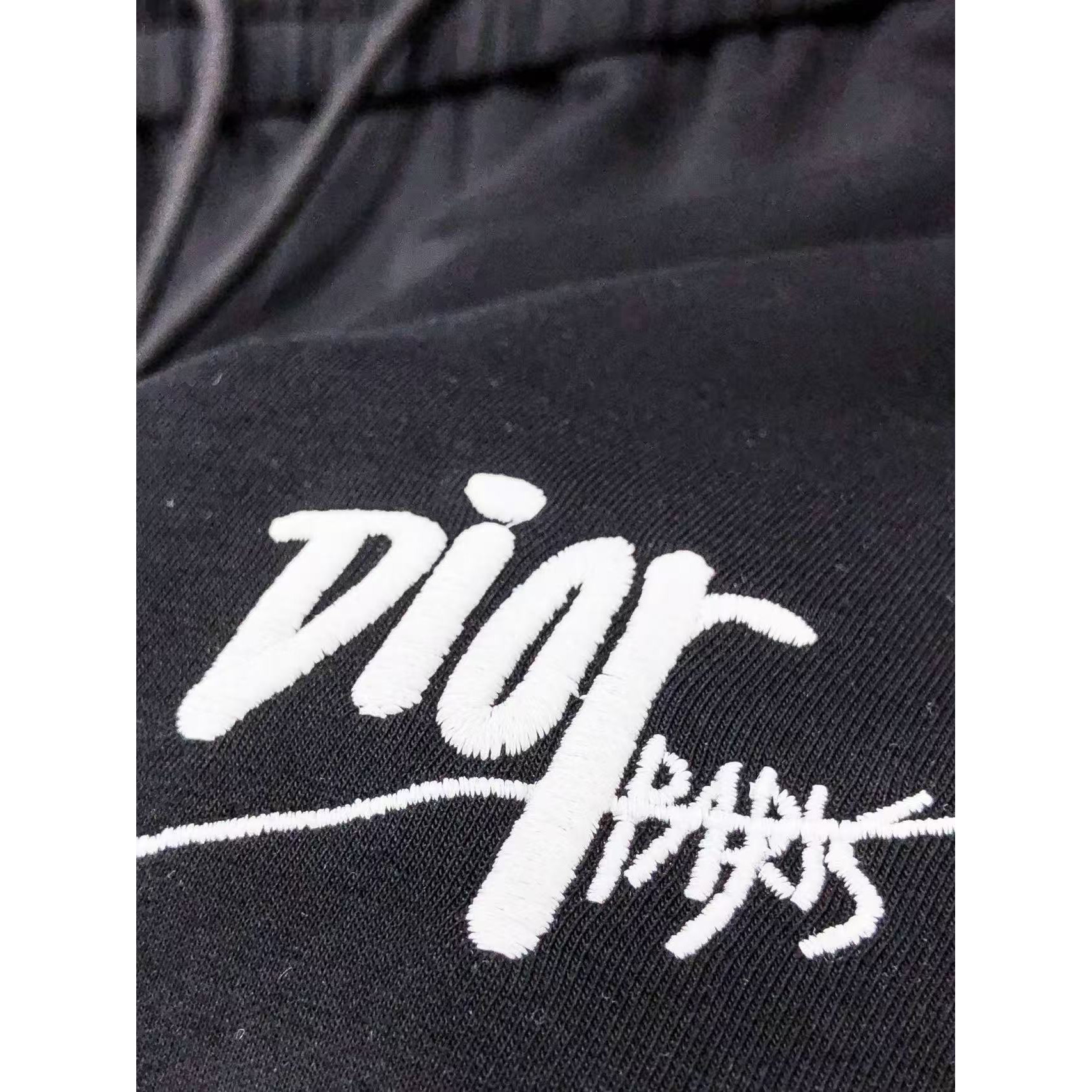 <p>DIOR&nbsp;高品质时尚休闲裤(782970)</p>