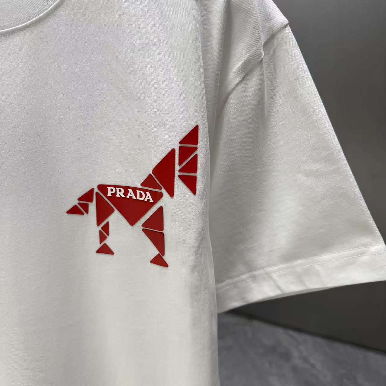 <p>Prada 短袖T恤(白)</p>