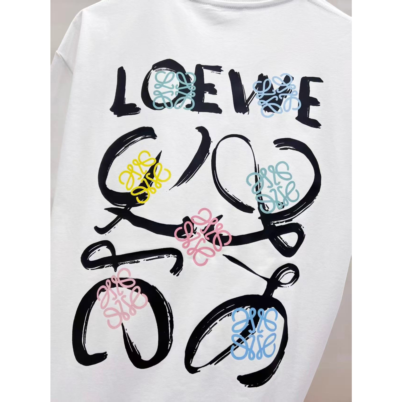 <p>LOEWE&nbsp;男士休闲短袖(白)</p>