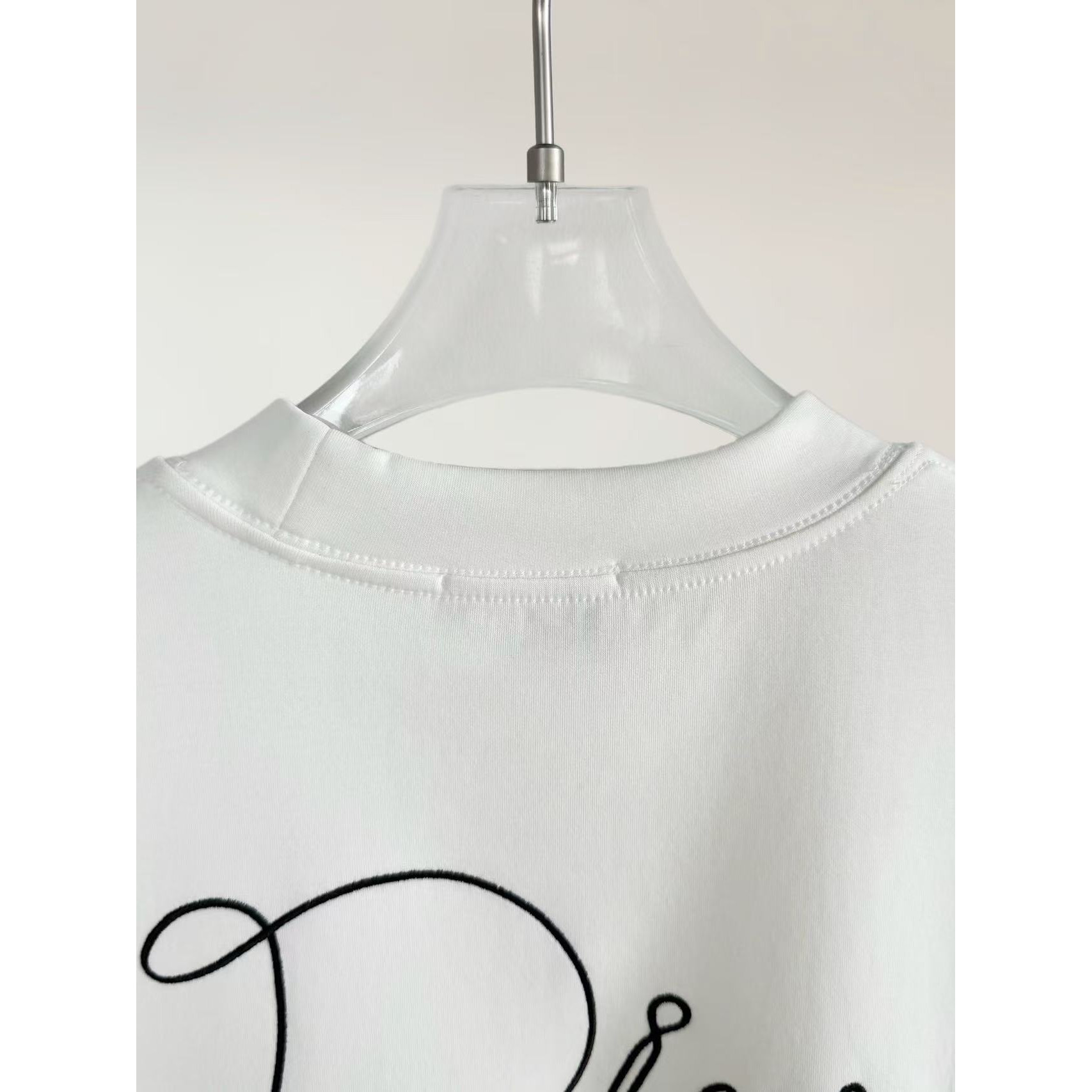 <p>DIOR 刺绣短袖T恤(白)</p>