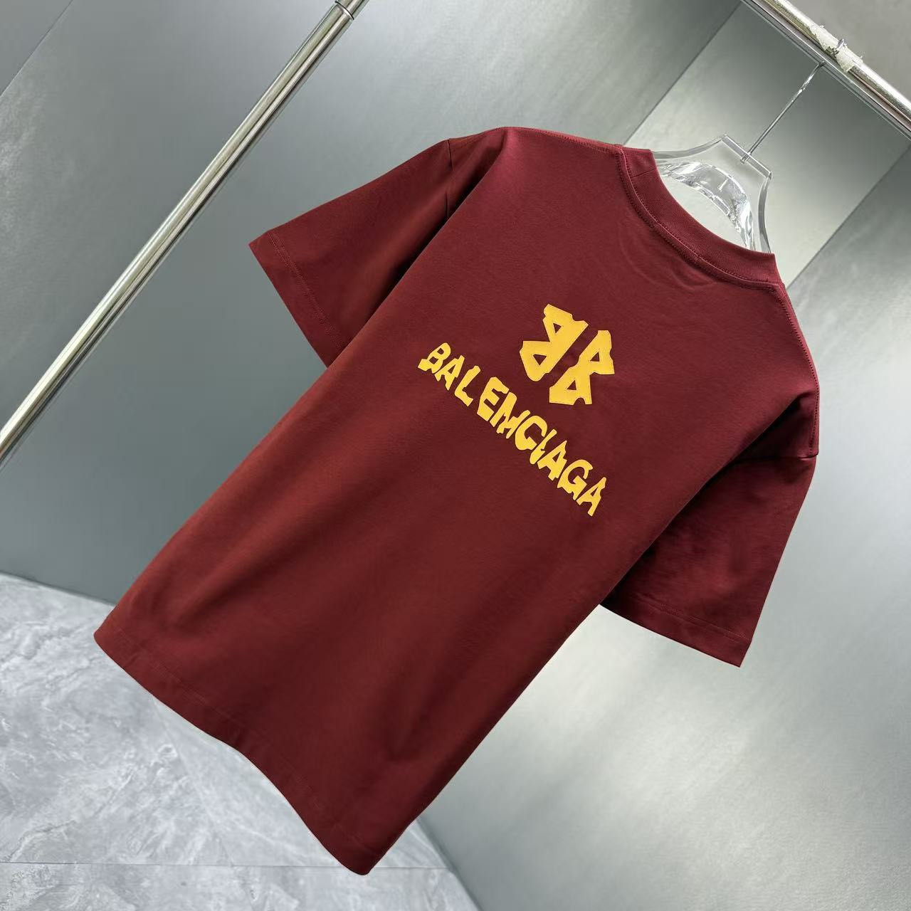 <p>Balenciaga 短袖T恤(紅)</p>