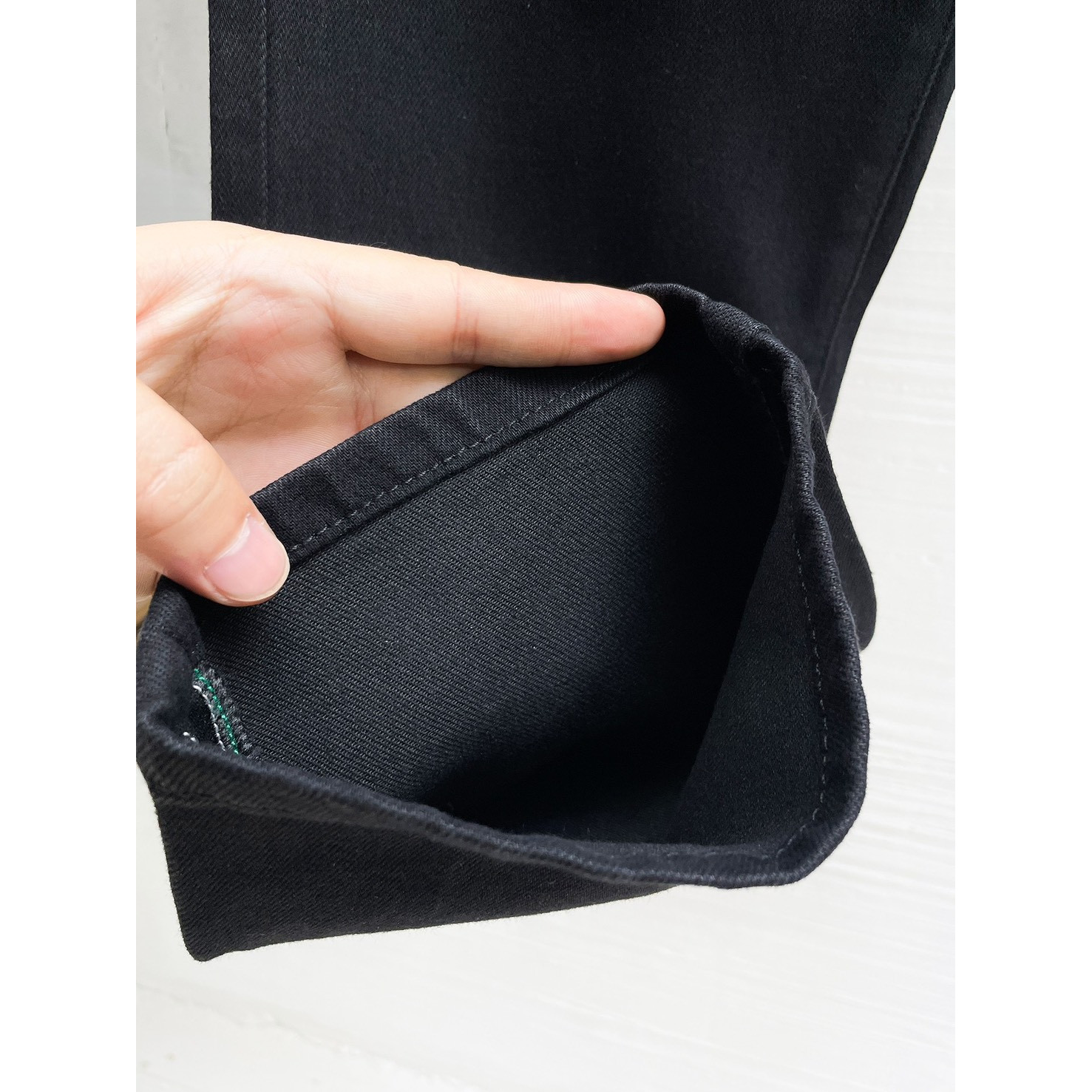 <p>LV&nbsp;高品质牛仔裤(黑)</p>