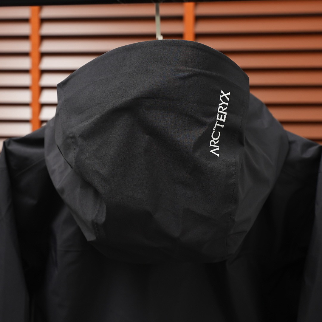 <p>ARC'TERYX &nbsp;BETA SV JACKET 增强防水防风连帽硬壳外套(黑)&nbsp;</p>