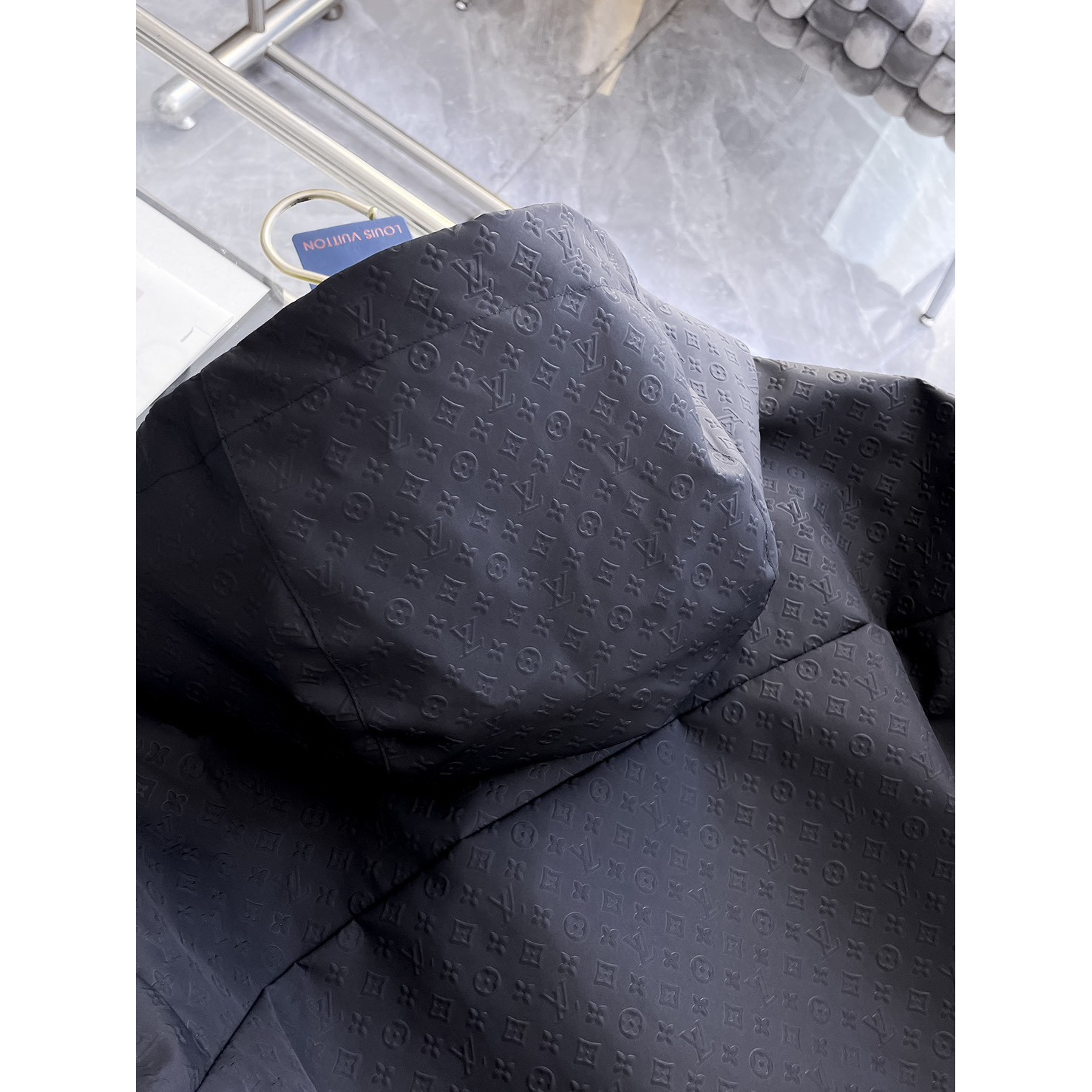 <p>LV&nbsp;男士夹克外套(黑)</p>